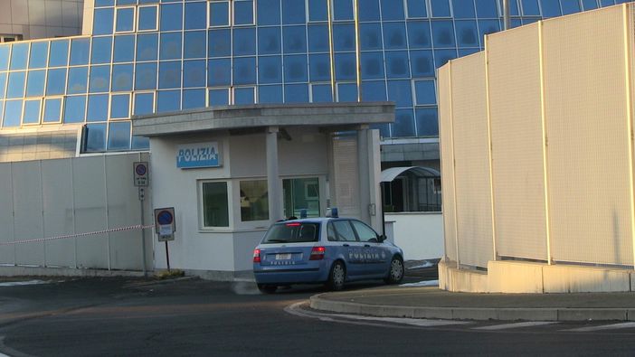 Casale, più di un chilo di hashish nel bauletto della moto: arrestato un 50enne