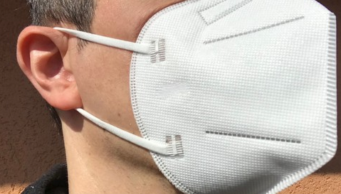 Covid, fino a giugno resta l'obbligo delle mascherine al lavoro