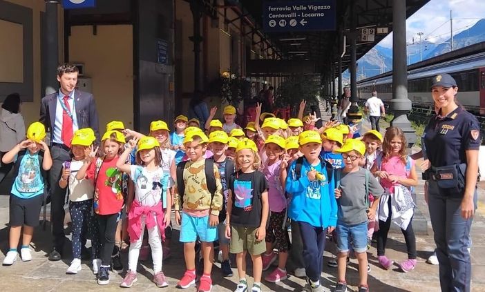 I bambini delle Milani in visita alla stazione per il progetto "Stop al vandalismo" I bambini delle Milani in visita alla stazione per il progetto "Stop al vandalismo"