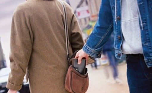 Eventi all'aperto in Ticino: i consigli della polizia per prevenire borseggi e furti Eventi all'aperto in Ticino: i consigli della polizia per prevenire borseggi e furti