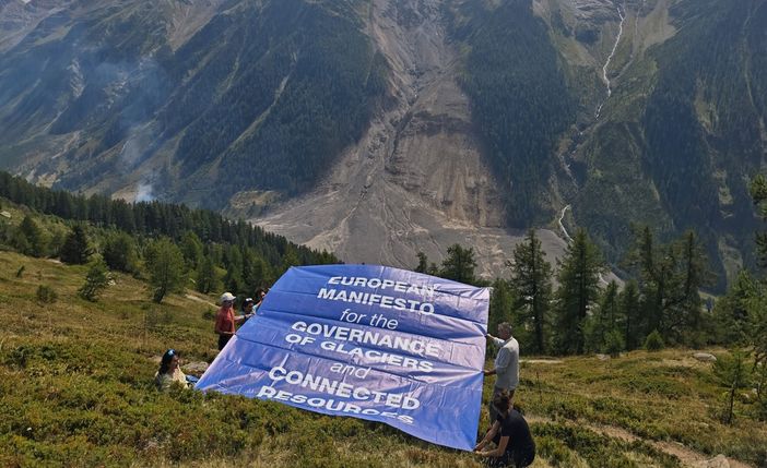 Carovana dei ghiacciai, flash mob a Blatten: "Caso esemplare di monitoraggio e ricerca" Carovana dei ghiacciai, flash mob a Blatten: "Caso esemplare di monitoraggio e ricerca"