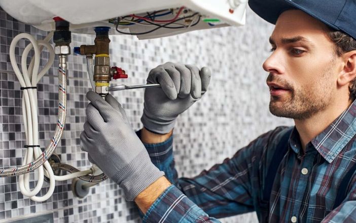 Problemi idraulici: cosa fare in caso di imprevisti in casa durante l'estate Problemi idraulici: cosa fare in caso di imprevisti in casa durante l'estate