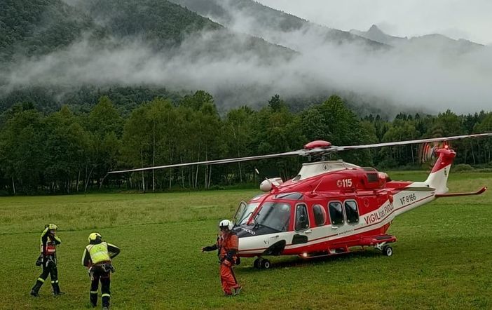 Escursionisti bloccati dal torrente in piena, salvati dai Vigili del fuoco Escursionisti bloccati dal torrente in piena, salvati dai Vigili del fuoco