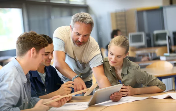 Camera di Commercio, un bando per promuovere l'alternanza scuola-lavoro nelle imprese Camera di Commercio, un bando per promuovere l'alternanza scuola-lavoro nelle imprese