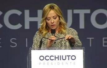 Meloni in Calabria per Occhiuto: "Solo i cittadini possono mandarci a casa"
