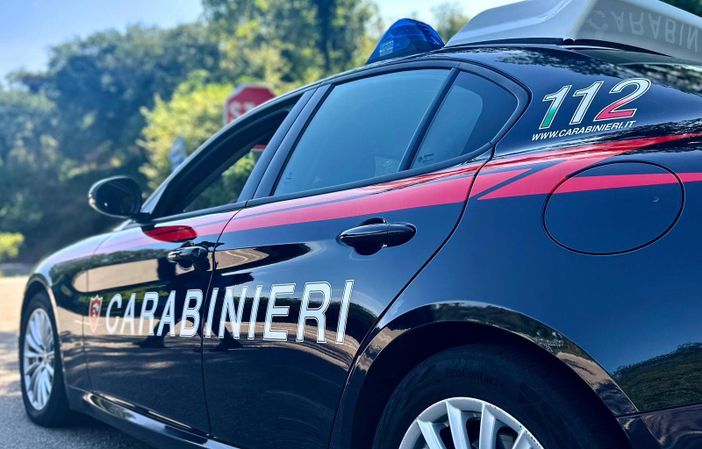 Alla guida senza patente e rifiuta alcoltest: 23enne denunciato