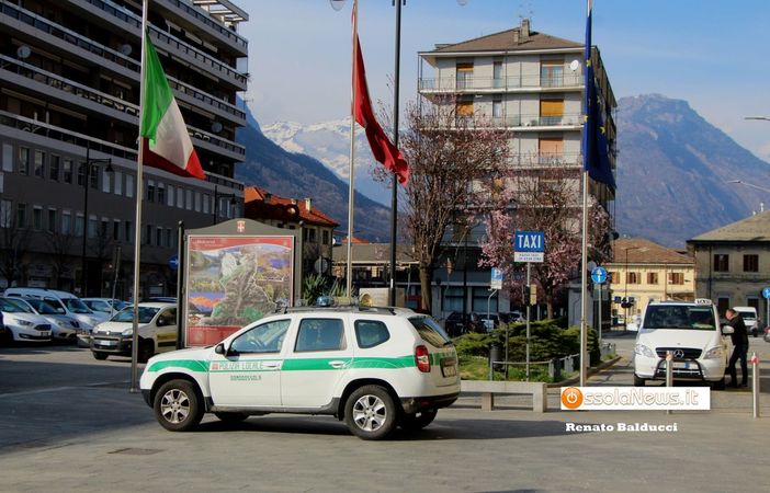 Non raccoglie i bisogni del suo cane, multa da 400 euro