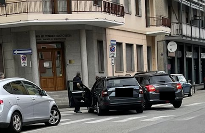 Incidente tra due auto in centro a Domo