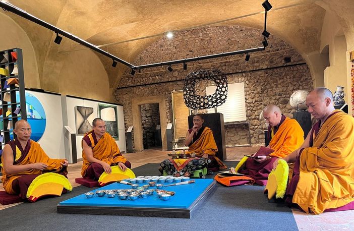 "Un mandala per la pace": i monaci tibetani a Domodossola tra attualità e spiritualità