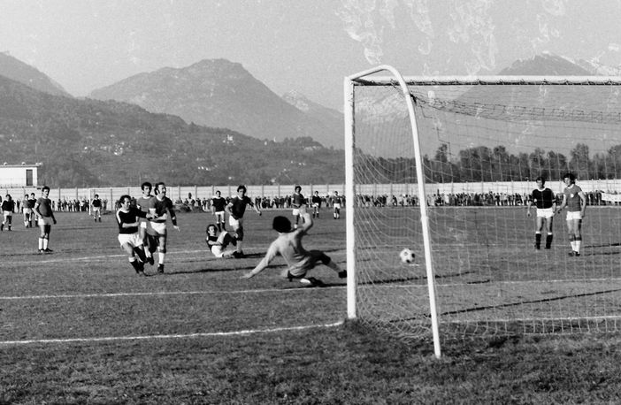 Un derby tra Virtus Villa e Juventus Domo, ai tempi in cui sugli spalti c'erano centinaia di persone