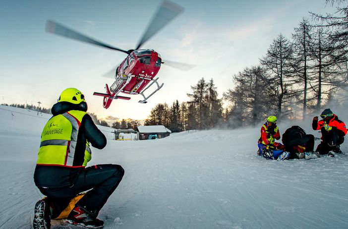 Scialpinista morto sotto una valanga in Canton Vallese