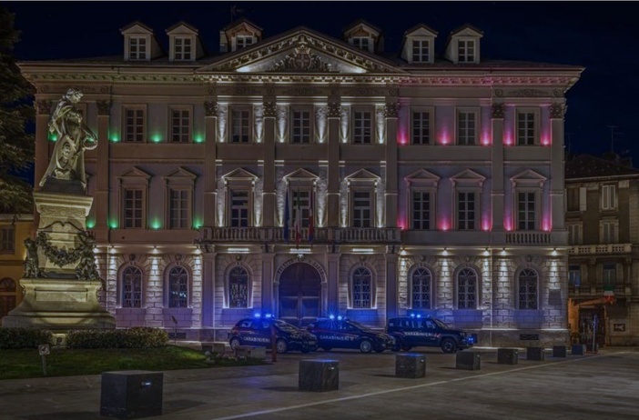 Lo aiutava nelle faccende domestiche, ma intanto gli svuotava la cassaforte. Denunciata 47enne domese