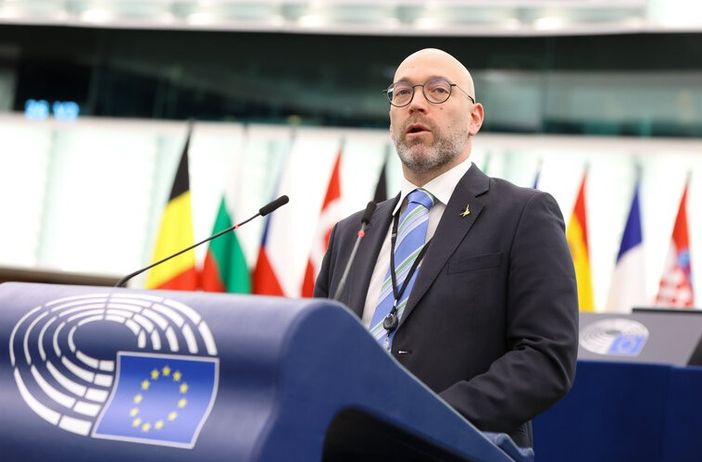 Lupo, Panza critica la gestione Life Wolf Alps e chiede il declassamento da specie protetta Lupo, Panza critica la gestione Life Wolf Alps e chiede il declassamento da specie protetta