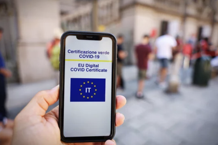 Nuovo decreto sulle riaperture: dal primo aprile cambierà il Green pass