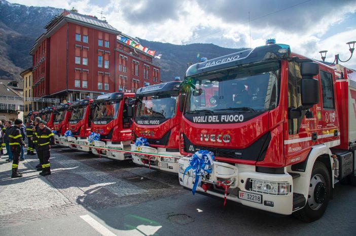 “Vigili del fuoco cardio protetti”: sei defibrillatori ai volontari del Vco