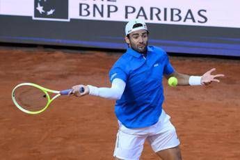Berrettini, la musica (e l'abbraccio) di Marracash per superare l'infortunio Berrettini, la musica (e l'abbraccio) di Marracash per superare l'infortunio