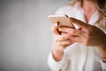 Truffe telefoniche e telemarketing, arrivano numeri a tre cifre: cosa cambia Truffe telefoniche e telemarketing, arrivano numeri a tre cifre: cosa cambia