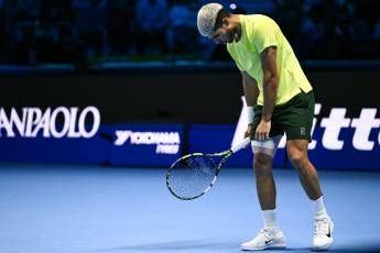 Sinner-Alcaraz, massaggio e fasciatura per Carlos. Cos'è successo alle Atp Finals