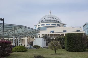 Ospedale San Raffaele, Cda vota revoca amministratore unico: Galli si dimette Ospedale San Raffaele, Cda vota revoca amministratore unico: Galli si dimette