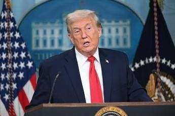 Groenlandia, Trump alla Casa Bianca: "Fino a che punto mi spingerò? Lo scoprirete" Groenlandia, Trump alla Casa Bianca: "Fino a che punto mi spingerò? Lo scoprirete"