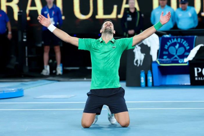 Djokovic batte Sinner al quinto e vola in finale all’Australian Open