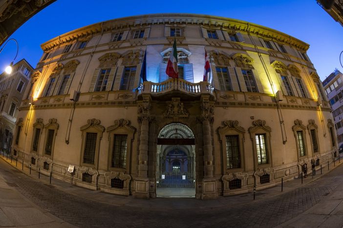 Un faro blu sui diritti di infanzia e adolescenza