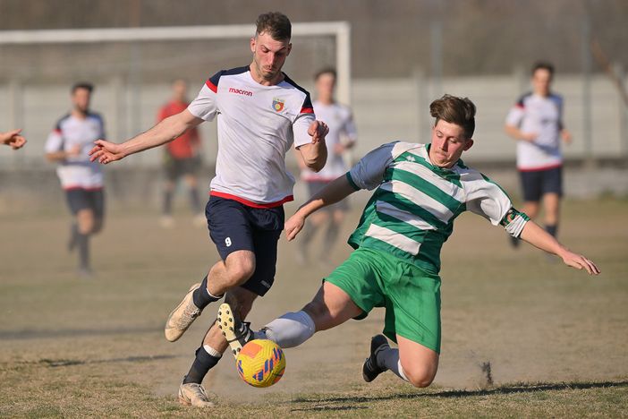 Gran colpo dei vigezzini che strappano la vittoria a 10' dal termine grazie ad un rigore di bomber Bergamaschi