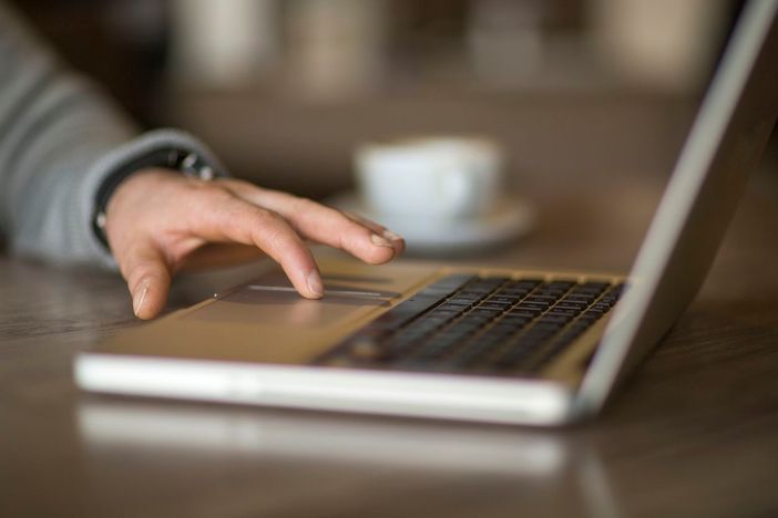 Prenotazione casa vacanze: i consigli anti-truffa di polizia postale e Airbnb Prenotazione casa vacanze: i consigli anti-truffa di polizia postale e Airbnb