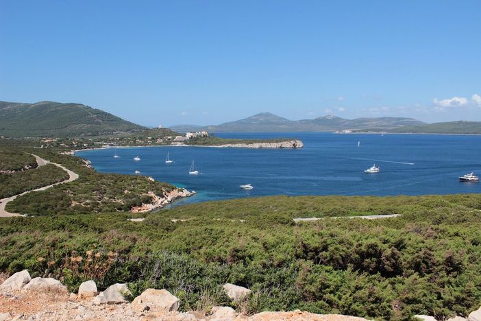 Noleggio yacht Porto Cervo: la scelta perfetta per scoprire calette e spiagge segrete