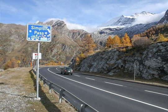 Lavori sulla A9 al Passo del Sempione per la posa della fibra ottica