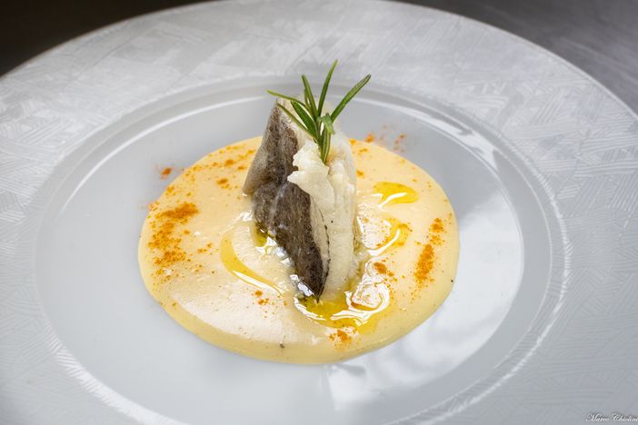 Filetto di merluzzo in oliocottura con crema di patate e curcuma