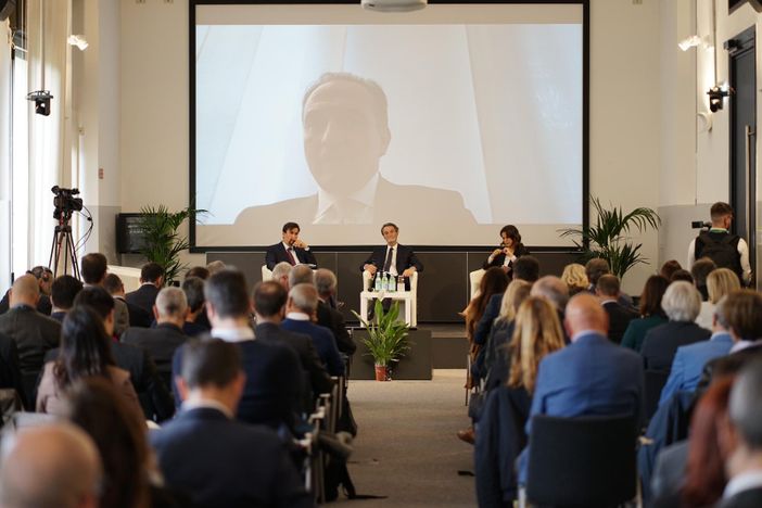 Cirio avverte i medici no vax: &quot;Pronti a interrompere il rapporto di lavoro se non vorranno vaccinarsi&quot; VIDEO