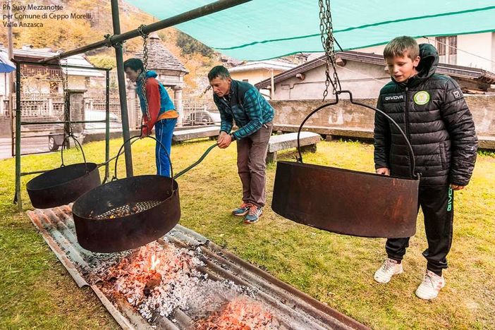 Ceppo Morelli, Sapori d'autunno un successo nonostante la pioggia Ceppo Morelli, Sapori d'autunno un successo nonostante la pioggia