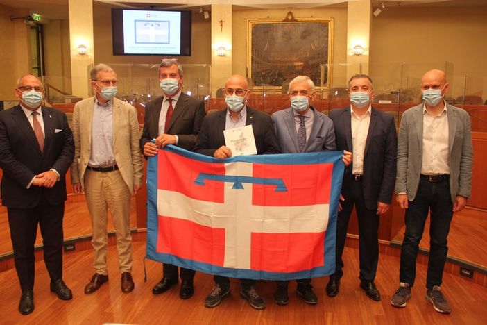La Regione consegna 1.181 bandiere ai Comuni del Piemonte