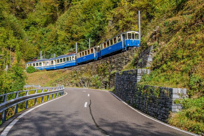 Centovallina, a caccia di uova con il treno storico