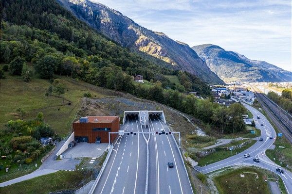 Vallese, autostrada A9 chiusa di notte per lavori