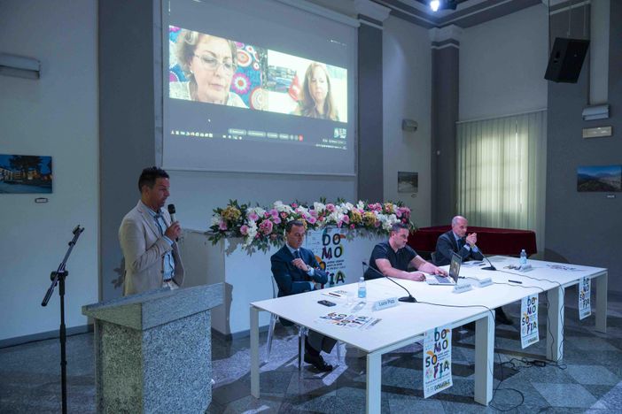 La “luccicanza” è il tema della quarta edizione di Domosofia La “luccicanza” è il tema della quarta edizione di Domosofia