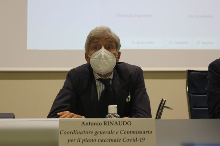 Vaccini, l'Unità di crisi prepara una nota esplicativa per medici, infermieri e Asl Vaccini, l'Unità di crisi prepara una nota esplicativa per medici, infermieri e Asl