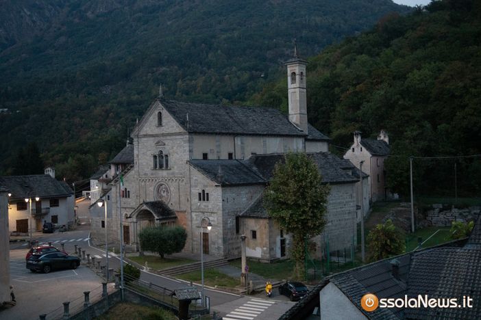 "Natale sotto il campanile": una mostra di presepi e alberi artigianali "Natale sotto il campanile": una mostra di presepi e alberi artigianali