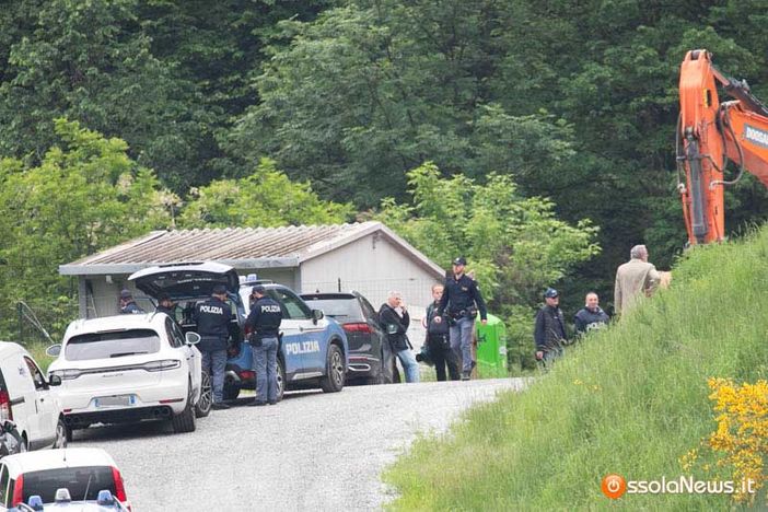 Forze dell'ordine e tecnici dell'Arpa alla ex Cava del Calvario FOTO Forze dell'ordine e tecnici dell'Arpa alla ex Cava del Calvario FOTO