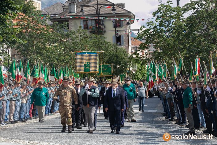 Domo ha reso onore alle sue penne nere FOTO E VIDEO Domo ha reso onore alle sue penne nere FOTO E VIDEO