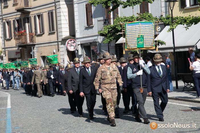 Tanta gente alla prima sfilata del centenario delle Penne nere domesi FOTO E VIDEO Tanta gente alla prima sfilata del centenario delle Penne nere domesi FOTO E VIDEO