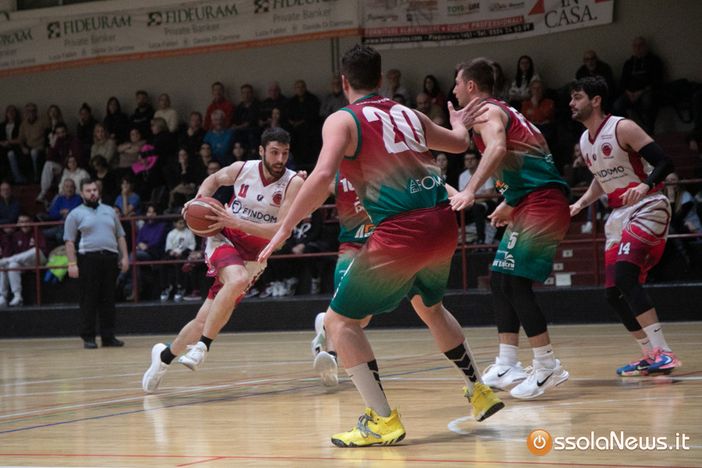 La Cestistica conquista Oleggio e celebra un'altra vittoria La Cestistica conquista Oleggio e celebra un'altra vittoria