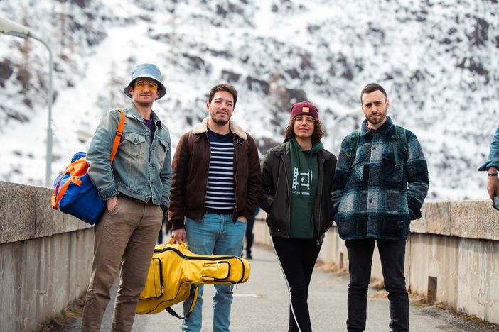 “Fermata a Ziccherville”: al cinema il cortometraggio girato in Vigezzo e Formazza “Fermata a Ziccherville”: al cinema il cortometraggio girato in Vigezzo e Formazza