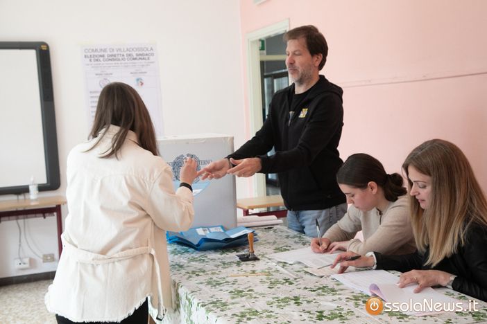 Chiuse le urne, al via lo spoglio nei 6 Comuni del Vco chiamati al voto Chiuse le urne, al via lo spoglio nei 6 Comuni del Vco chiamati al voto