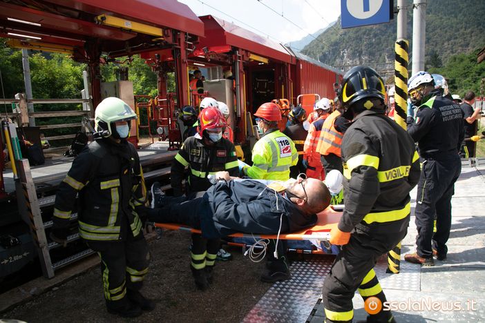 Maxi esercitazione nel tunnel del Sempione FOTO E VIDEO Maxi esercitazione nel tunnel del Sempione FOTO E VIDEO