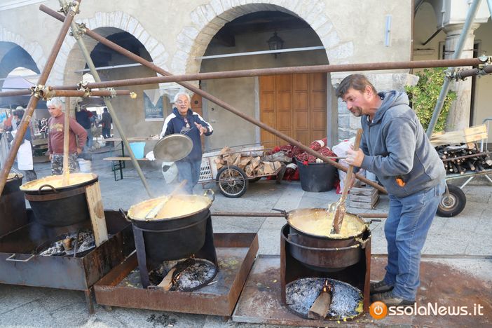 Domenica a Domobianca 365 la presentazione del libro di Matilde Cara Domenica a Domobianca 365 la presentazione del libro di Matilde Cara