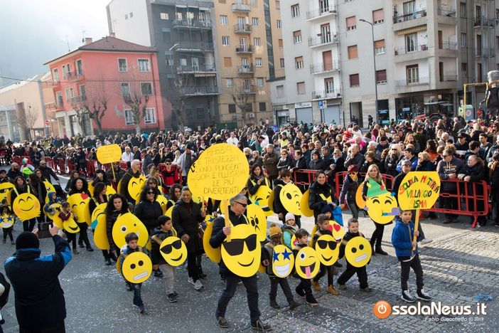 Distribuiti polenta e salamini all’asilo del Villaggio Distribuiti polenta e salamini all’asilo del Villaggio