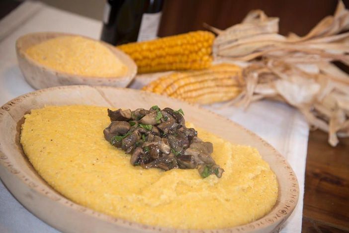 Al centro anziani di Pontetto polentata e festa di Carnevale