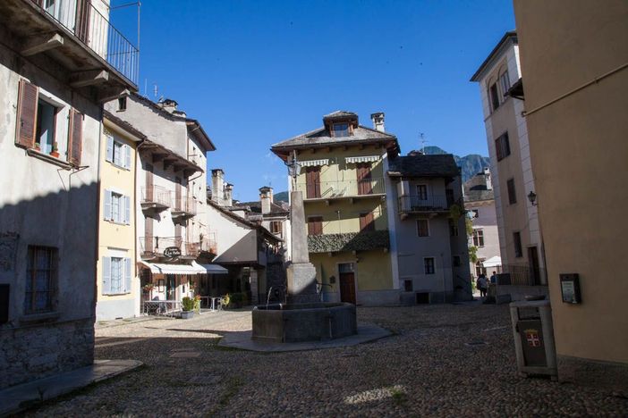 La 'Piazza della solidarietà' torna ai mercatini natalizi di Domodossola La 'Piazza della solidarietà' torna ai mercatini natalizi di Domodossola